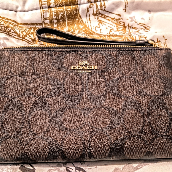 Coach Wristlet - Picture 1 of 6